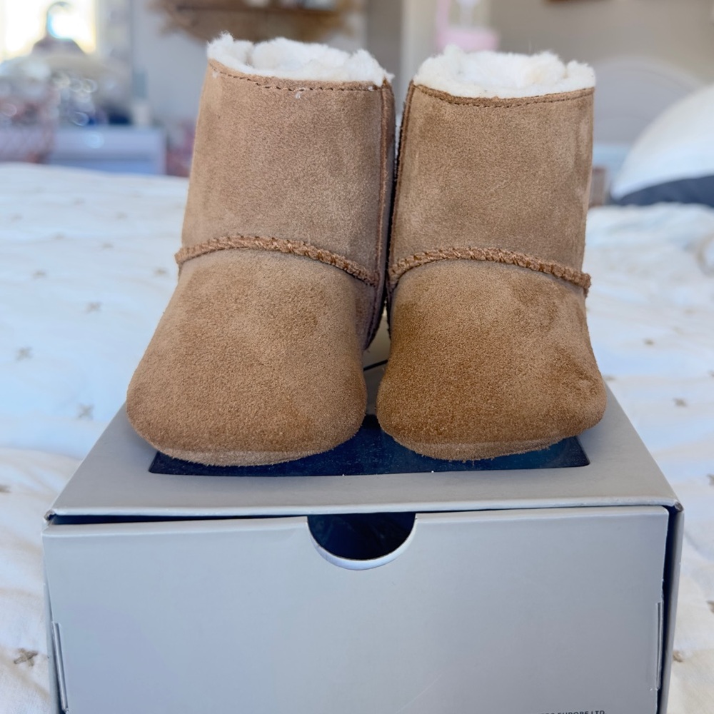 UGG Bailey Bow Boots (XS 0m-6m)